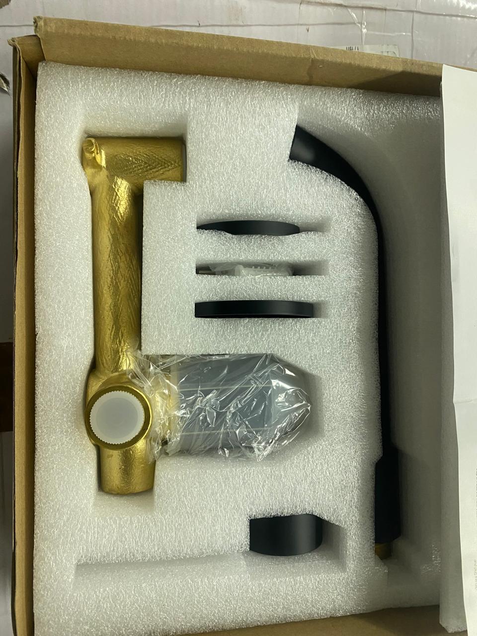 SUMERAIN Wall Mount Bathroom Faucet