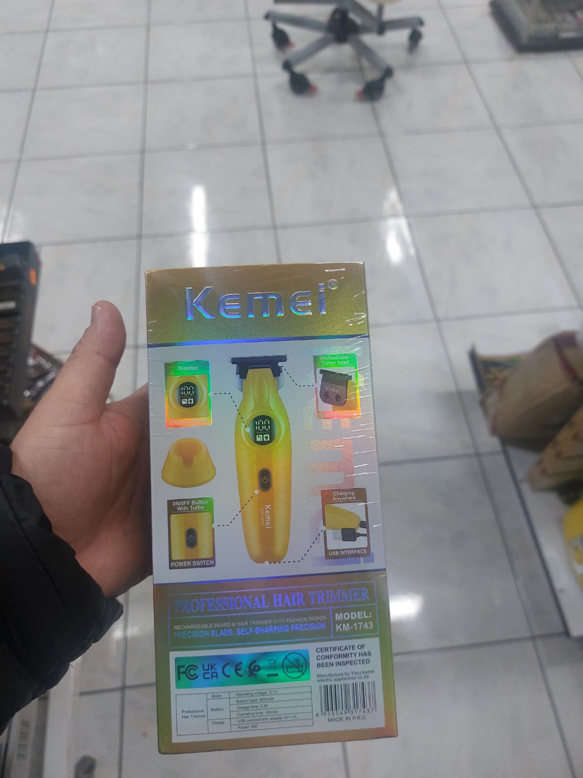 Kemei KM-1743 professional hair trimmer. Key features include: - Image 4