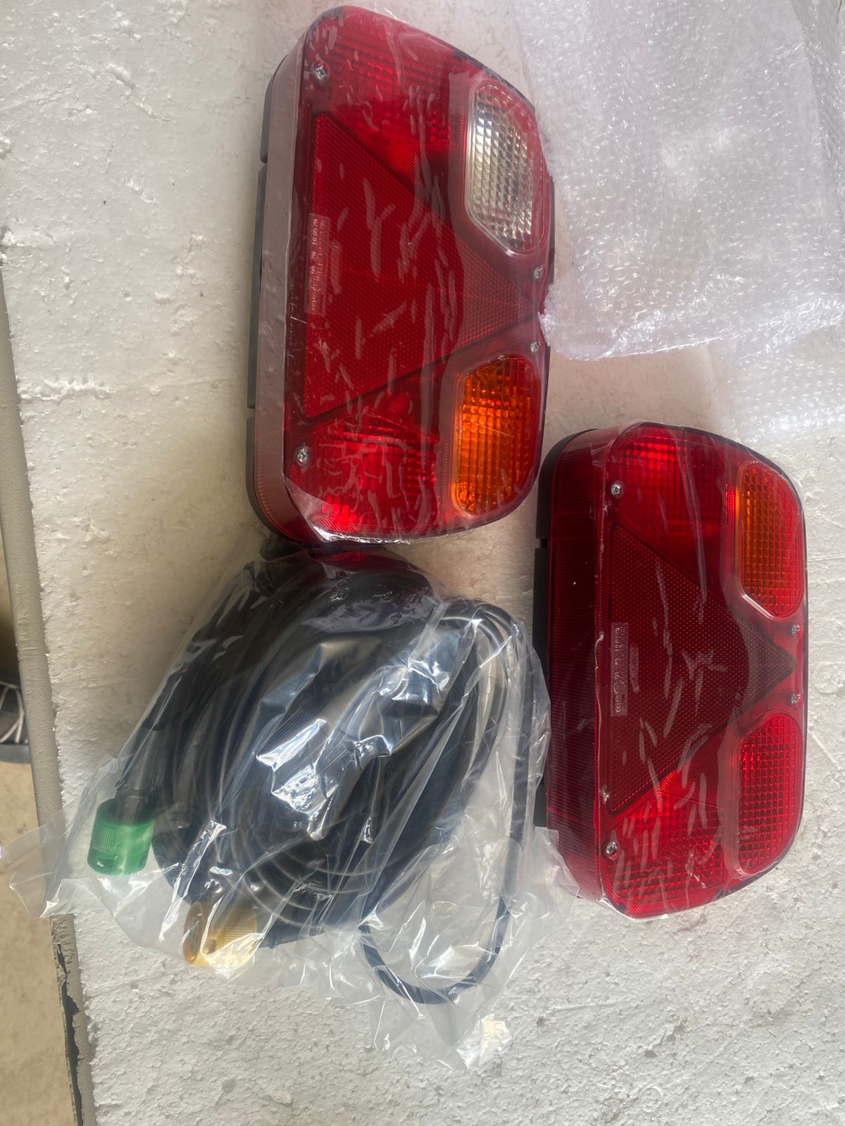 2 Pcs 12V Universal Rear Light Trailer 13-pin Set with 30 cm Cable Pre-wired 13-pin Plug, 5-pin Bayonet Left-right Trailer Lighting Rear Light - Image 3