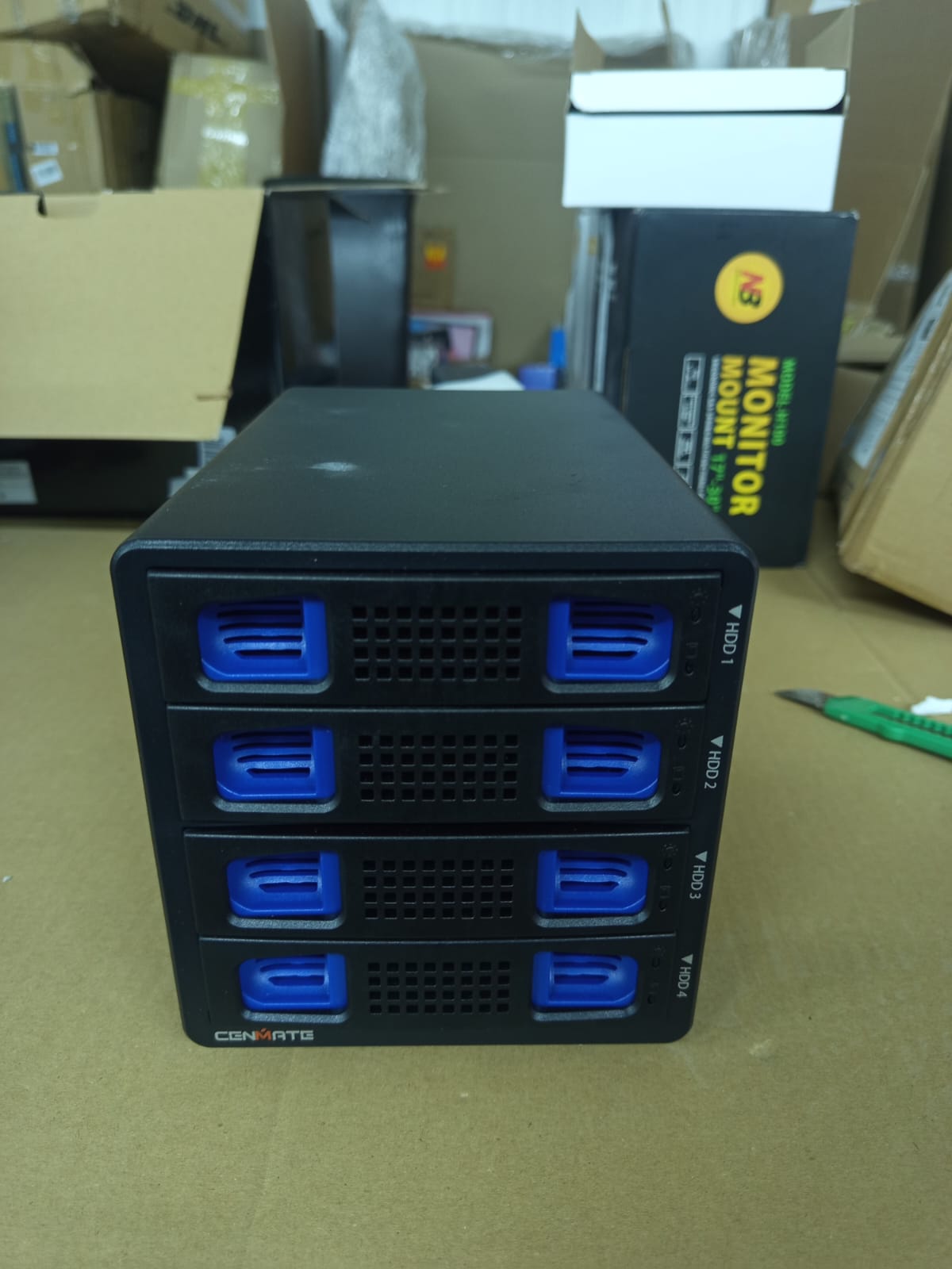 Aluminum 4 Bay 10Gbps Hard Drive Enclosure with Cooling Fan for 2.5“/3.5" SATA HDD/SSD with USB A/C 3.2 Gen 2, Support Hot Swappable, Tool-Free HDD Enclosure, DAS(NO RAID/NAS) - Image 2