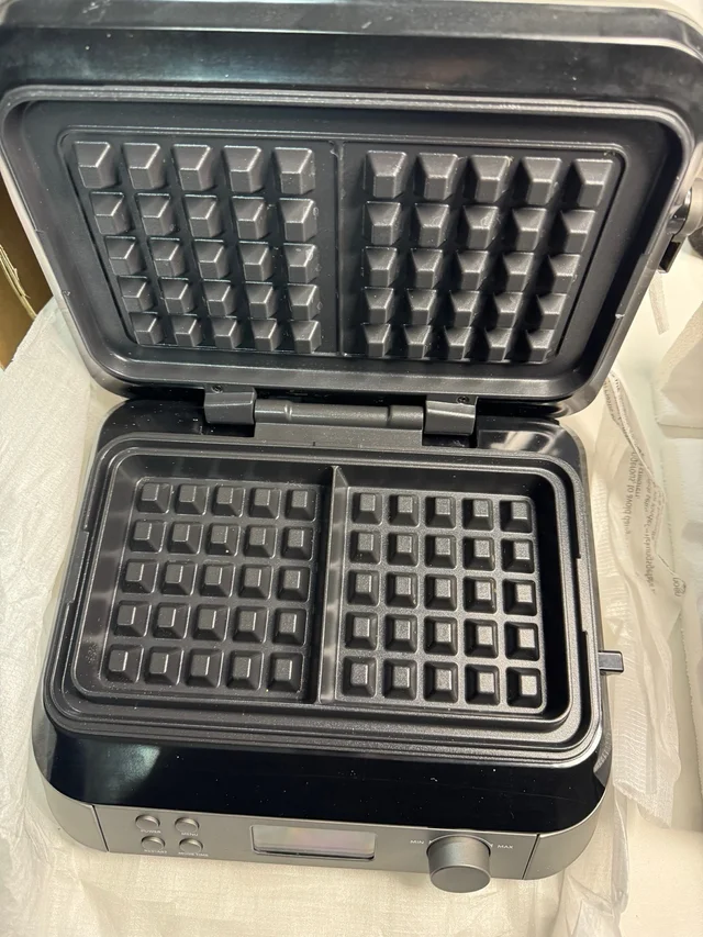 Reemix Waffle Maker, model ST5403TD-GS. - Image 3